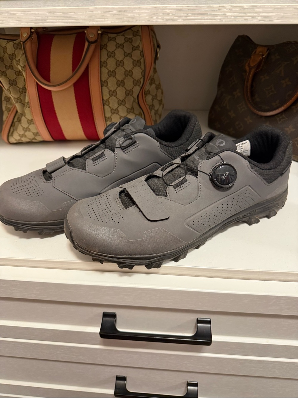 Men's Gray Pearl Izumi Cycling Shoes Clip In Cleats